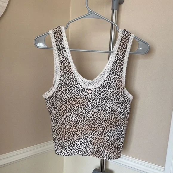 Set of Two Tank Tops Size Medium - Picture 3 of 7
